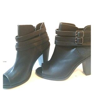 Ankle Cut Out High Heel